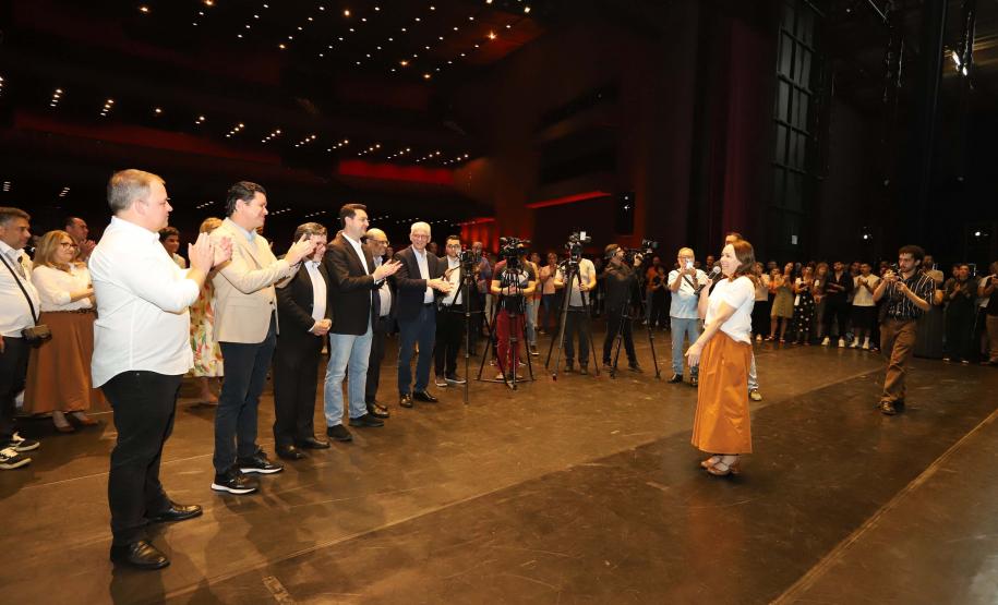 O governador Carlos Massa Ratinho Junior anuncia nesta quinta-feira (12) o repasse R$ 50 milhões para reforma, revitalização, adequação e modernização da estrutura do teatro, além da aquisição de novos equipamentos e instrumentos para Orquestra Sinfônica do Paraná