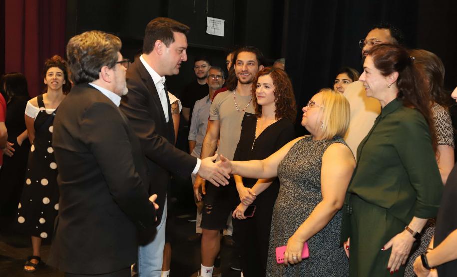 O governador Carlos Massa Ratinho Junior anuncia nesta quinta-feira (12) o repasse R$ 50 milhões para reforma, revitalização, adequação e modernização da estrutura do teatro, além da aquisição de novos equipamentos e instrumentos para Orquestra Sinfônica do Paraná