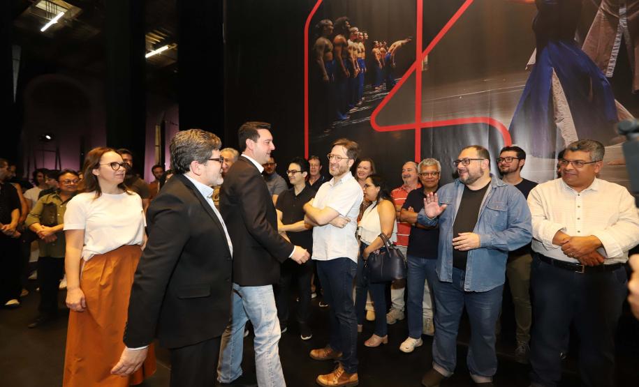 O governador Carlos Massa Ratinho Junior anuncia nesta quinta-feira (12) o repasse R$ 50 milhões para reforma, revitalização, adequação e modernização da estrutura do teatro, além da aquisição de novos equipamentos e instrumentos para Orquestra Sinfônica do Paraná