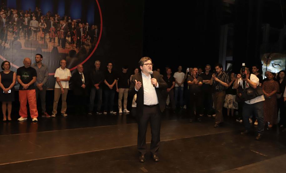 O governador Carlos Massa Ratinho Junior anuncia nesta quinta-feira (12) o repasse R$ 50 milhões para reforma, revitalização, adequação e modernização da estrutura do teatro, além da aquisição de novos equipamentos e instrumentos para Orquestra Sinfônica do Paraná