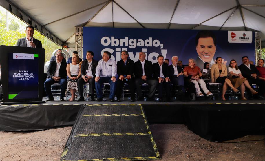 Em parceria com AACD, governador anuncia Complexo de Reabilitação Silvio Santos