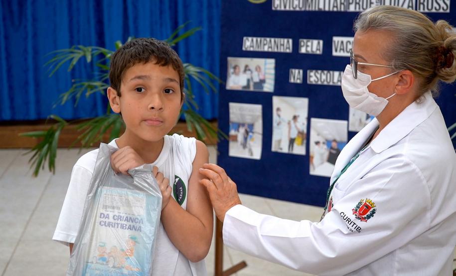 Força-tarefa de vacinação nas escolas é concluída com 292,6 mil doses aplicadas