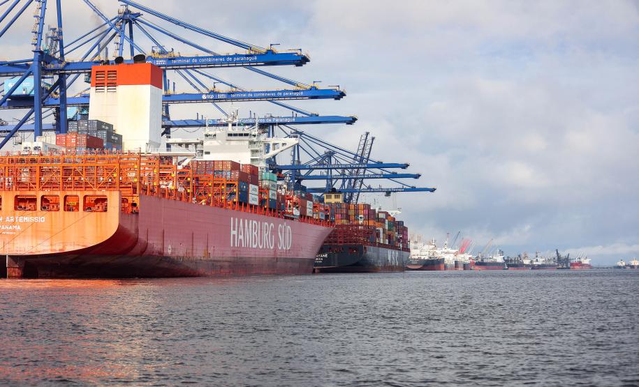 Portos do Paraná atingem novo recorde histórico com crescimento expressivo nas importações