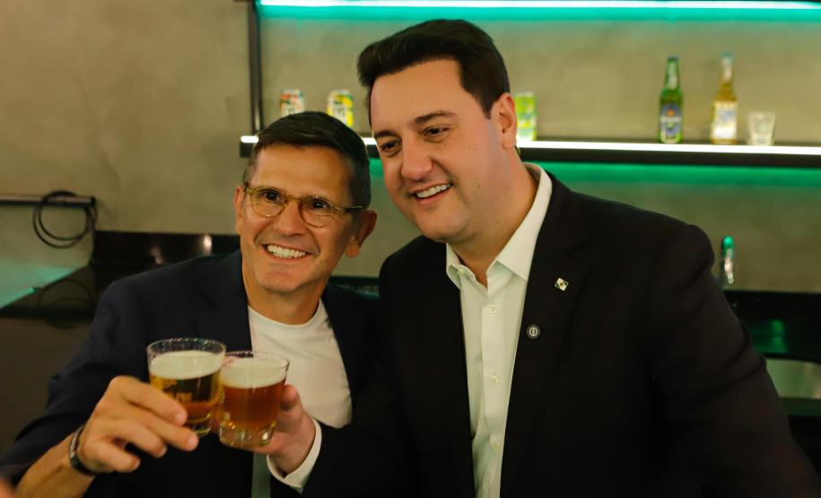 Ponta Grossa, 12 de setembro de 2024 - O governador Carlos Massa Ratinho Junior visita a fábrica da Heineken.