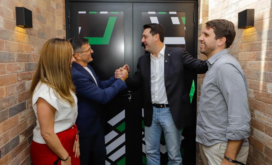 Ponta Grossa, 12 de setembro de 2024 - O governador Carlos Massa Ratinho Junior visita a fábrica da Heineken.