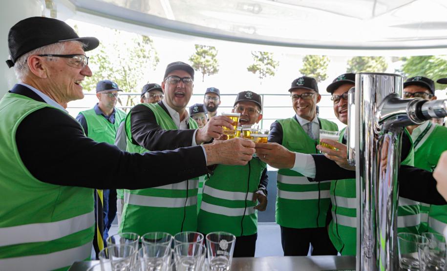 Ponta Grossa, 12 de setembro de 2024 - O governador Carlos Massa Ratinho Junior visita a fábrica da Heineken.