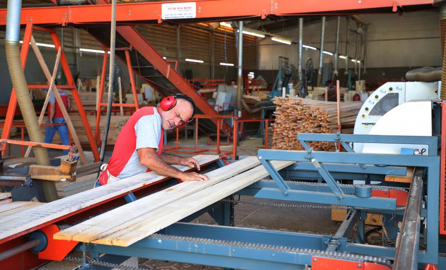 Número de desempregados no Paraná cai pela metade desde 2019