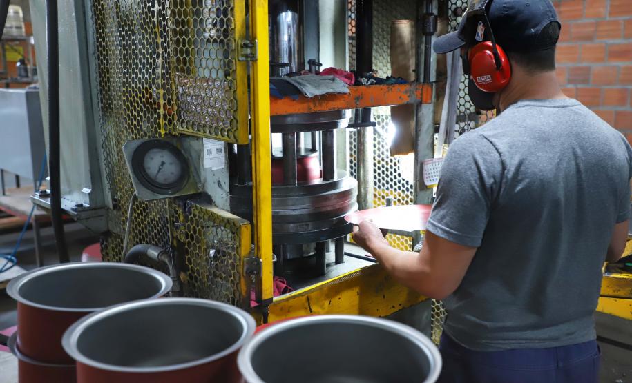 Número de desempregados no Paraná cai pela metade desde 2019