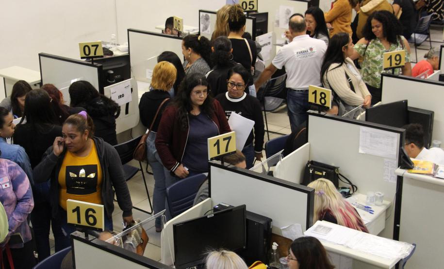Agências do Trabalhador iniciam a semana com 21,6 mil vagas no Paraná