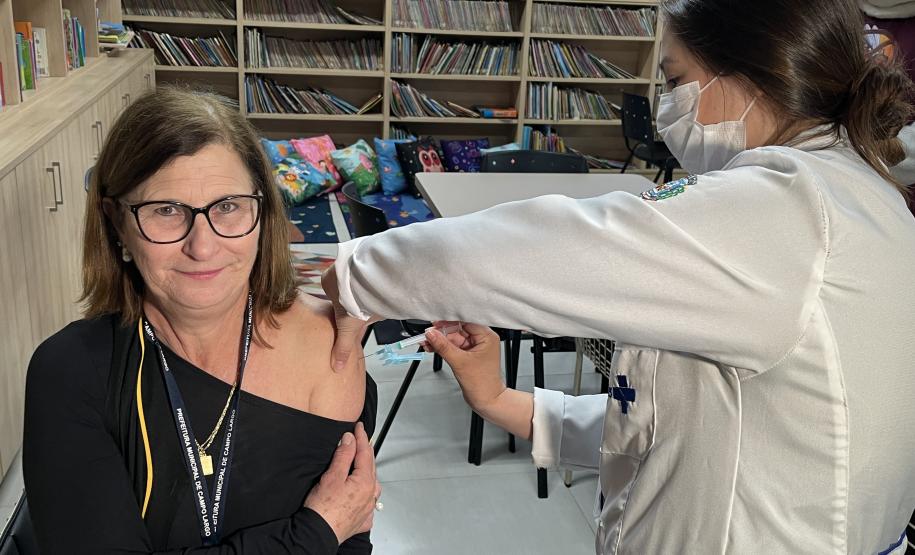 Com mais de 160 mil doses aplicadas, Paraná divulga novo balanço da força-tarefa de vacinação nas escola