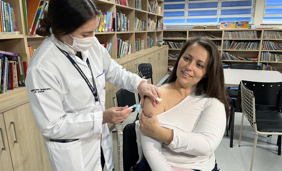 Com mais de 160 mil doses aplicadas, Paraná divulga novo balanço da força-tarefa de vacinação nas escola