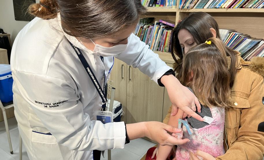 Com mais de 160 mil doses aplicadas, Paraná divulga novo balanço da força-tarefa de vacinação nas escola