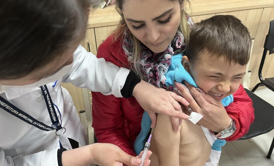 Com mais de 160 mil doses aplicadas, Paraná divulga novo balanço da força-tarefa de vacinação nas escola