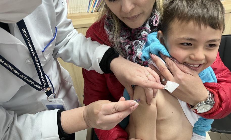 Com mais de 160 mil doses aplicadas, Paraná divulga novo balanço da força-tarefa de vacinação nas escola