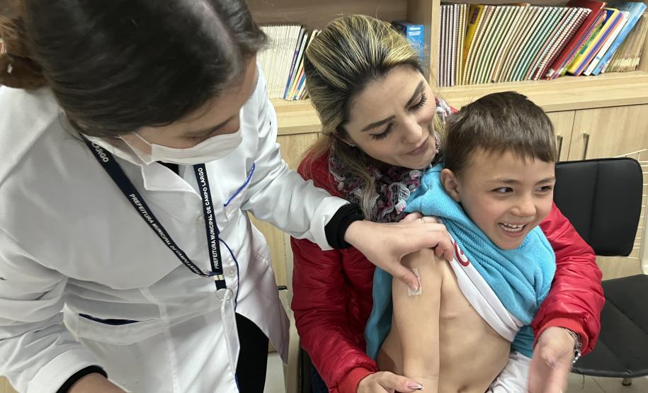 Com mais de 160 mil doses aplicadas, Paraná divulga novo balanço da força-tarefa de vacinação nas escola