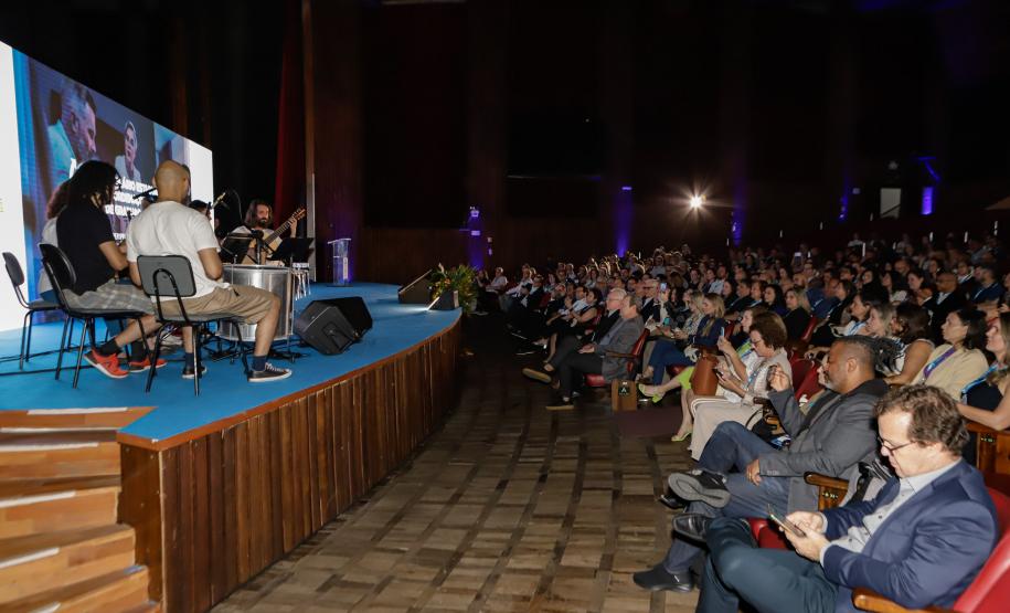 Estado viabiliza com o Google qualificação em IA para alunos das universidades estaduais