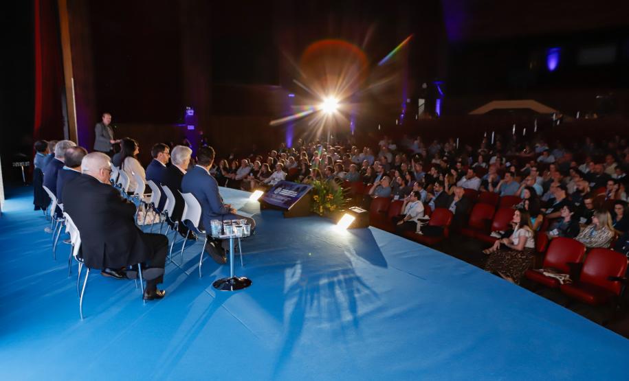 Estado viabiliza com o Google qualificação em IA para alunos das universidades estaduais