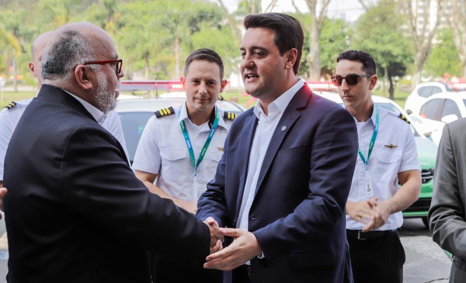 Curitiba, 23 de setembro de 2024 - O governador Carlos Massa Ratinho Junior realiza a entrega de veículos destinados ao serviço de transporte de órgãos.
