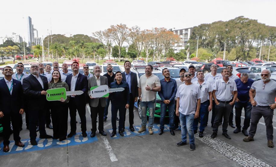 Curitiba, 23 de setembro de 2024 - O governador Carlos Massa Ratinho Junior realiza a entrega de veículos destinados ao serviço de transporte de órgãos.