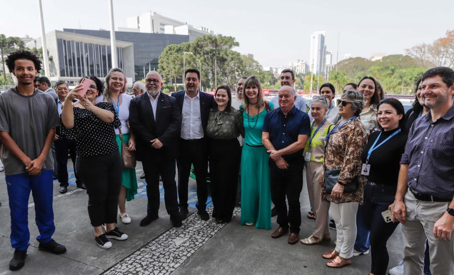 Curitiba, 23 de setembro de 2024 - O governador Carlos Massa Ratinho Junior realiza a entrega de veículos destinados ao serviço de transporte de órgãos.