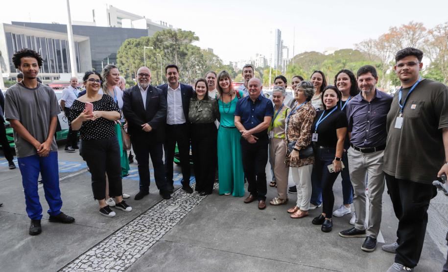 Curitiba, 23 de setembro de 2024 - O governador Carlos Massa Ratinho Junior realiza a entrega de veículos destinados ao serviço de transporte de órgãos.