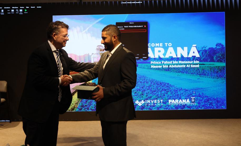 Governador mostra potenciais econômicos do Paraná a príncipe da Arábia Saudita