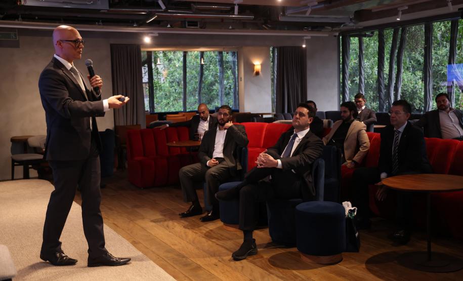 Governador mostra potenciais econômicos do Paraná a príncipe da Arábia Saudita