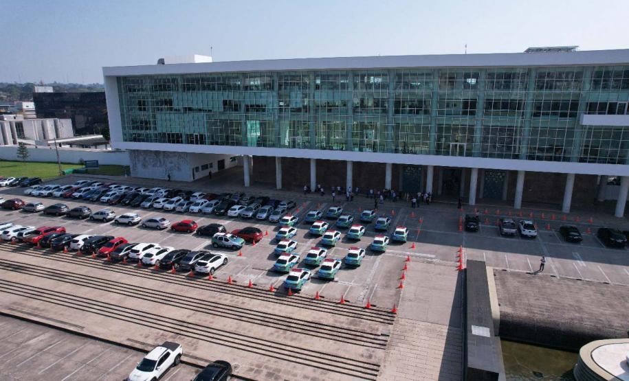 Curitiba, 23 de setembro de 2024 - O governador Carlos Massa Ratinho Junior realiza a entrega de veículos destinados ao serviço de transporte de órgãos.