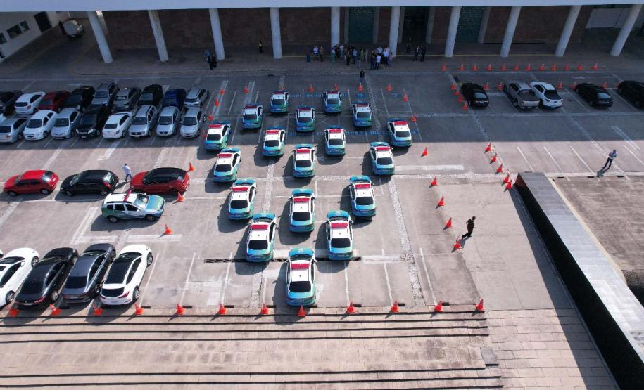 Curitiba, 23 de setembro de 2024 - O governador Carlos Massa Ratinho Junior realiza a entrega de veículos destinados ao serviço de transporte de órgãos.