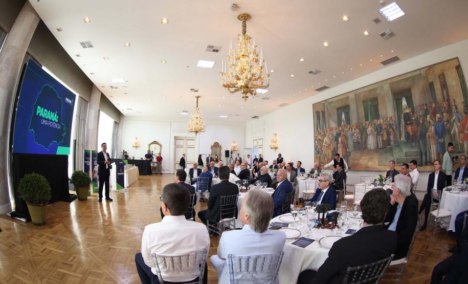 Ratinho Junior apresenta avanços econômicos e sociais do Paraná a empresários