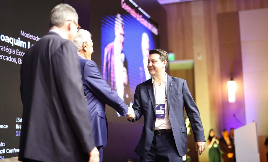 Ratinho Junior defende privatizações e concessões em evento com investidores