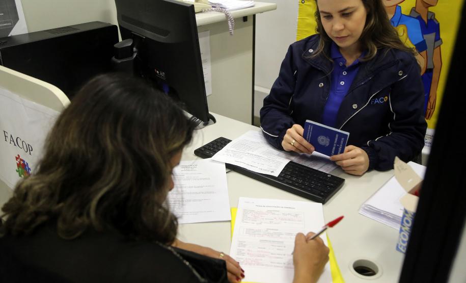 20,3 mil vagas: semana começa com oportunidades de emprego em todo Paraná