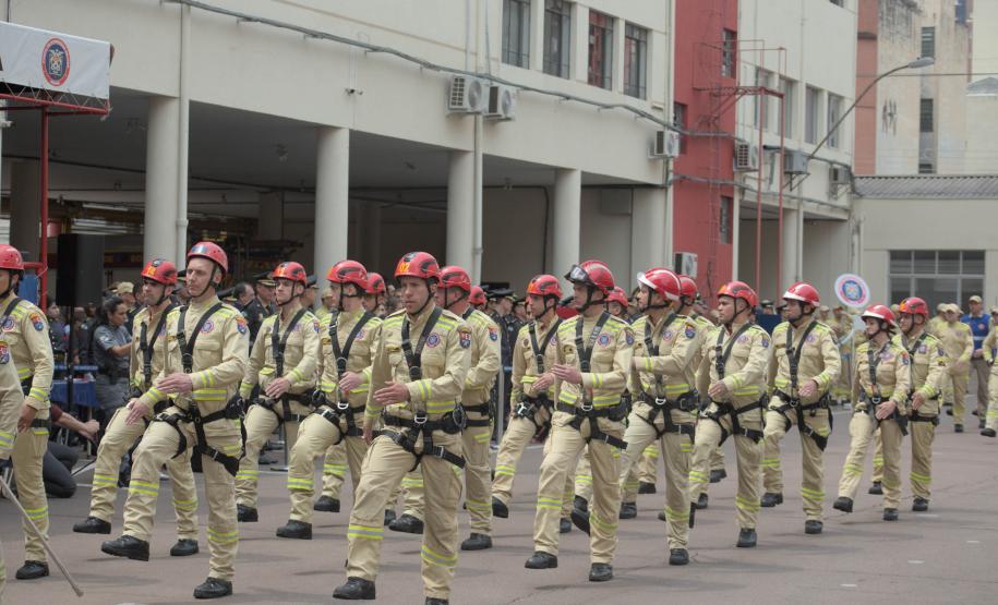Corpo de Bombeiros festeja 112 anos com homenagens e entrega de viaturas