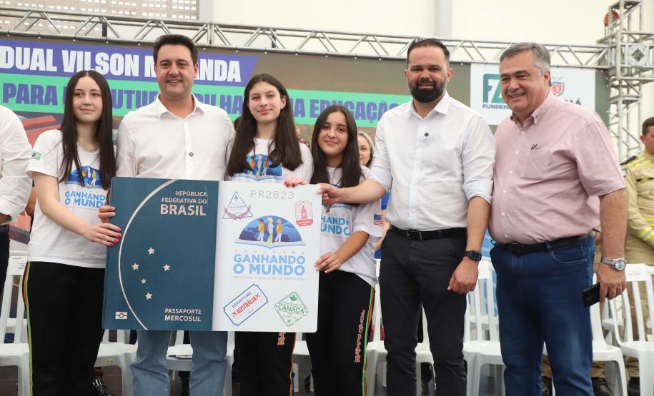 Com investimento de R$ 10 milhões, governador inaugura colégio em Mauá da Serra