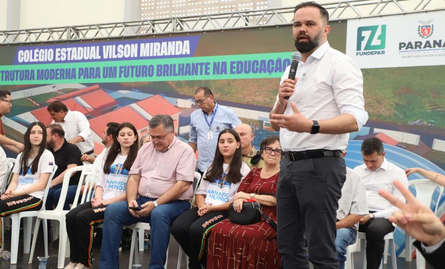 Com investimento de R$ 10 milhões, governador inaugura colégio em Mauá da Serra
