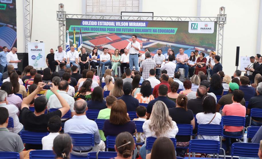 Com investimento de R$ 10 milhões, governador inaugura colégio em Mauá da Serra
