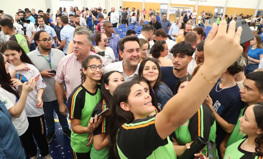 Com investimento de R$ 10 milhões, governador inaugura colégio em Mauá da Serra