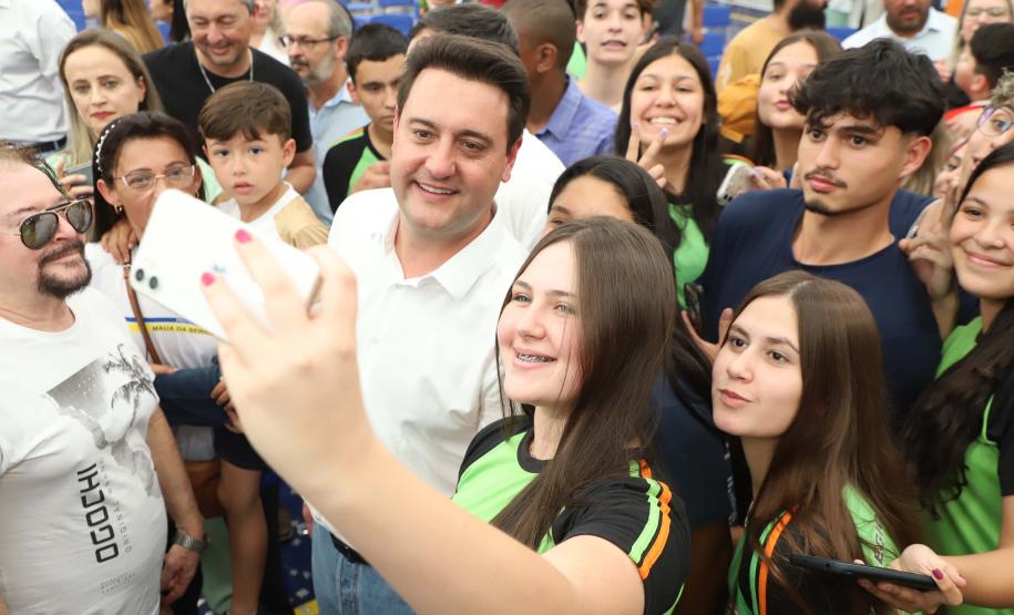 Com investimento de R$ 10 milhões, governador inaugura colégio em Mauá da Serra