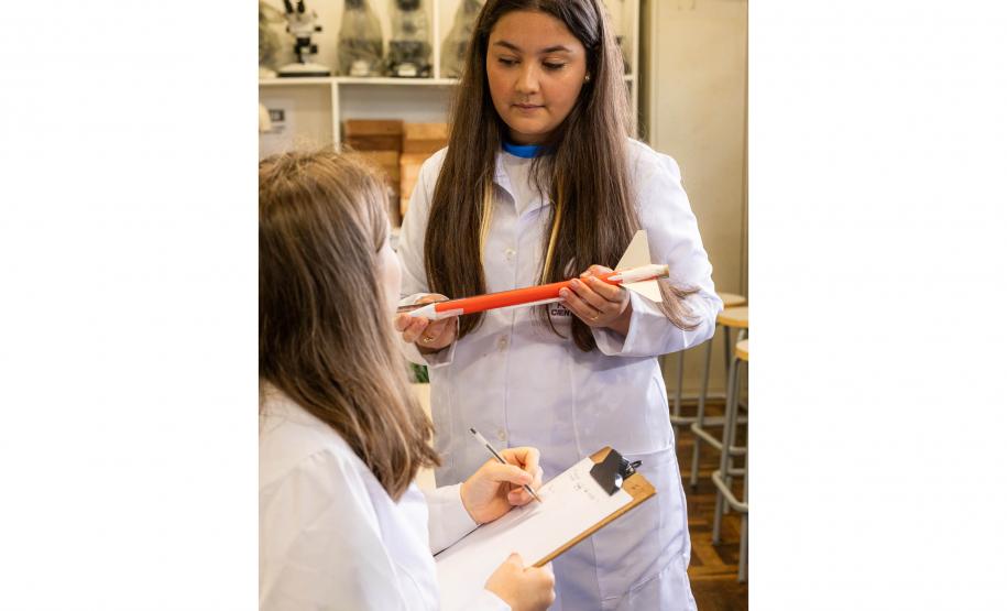 Colégio estadual em Curitiba é exemplo da educação científica que transcende a sala de aula