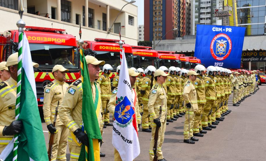 Corpo de Bombeiros festeja 112 anos com homenagens e entrega de viaturas