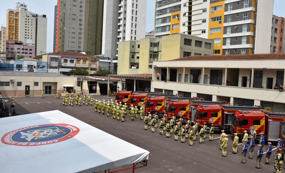 Corpo de Bombeiros festeja 112 anos com homenagens e entrega de viaturas