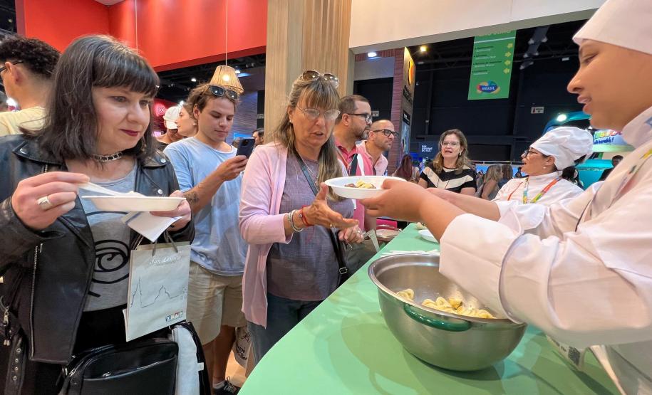 Número de mulheres empregadas no setor do Turismo cresce 8,6% no Paraná