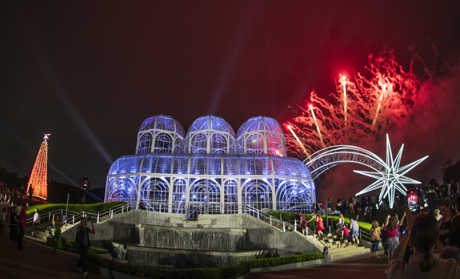 Calendário de novembro tem shows natalinos, festas religiosas e frango na telha