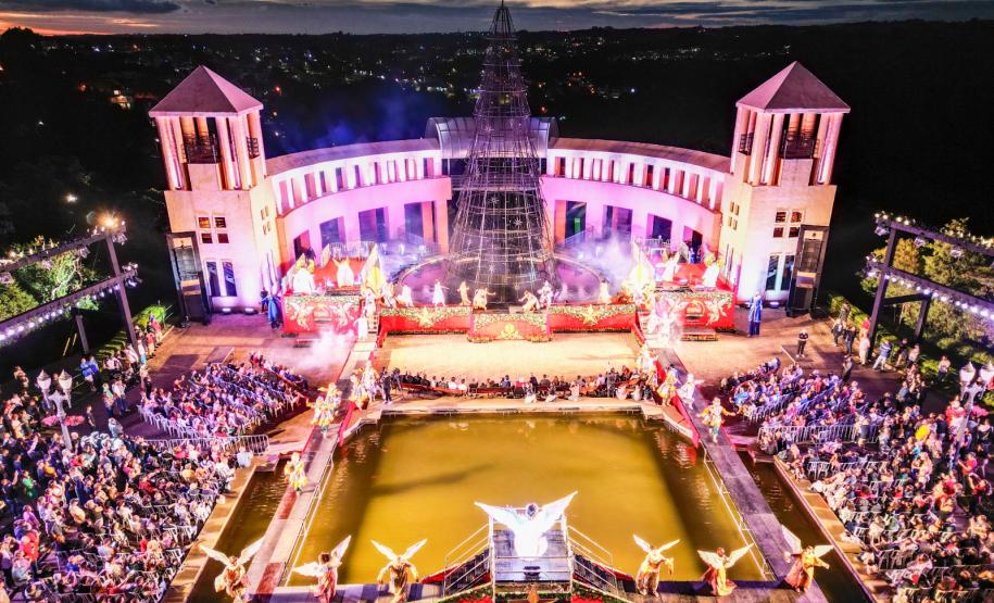 Calendário de novembro tem shows natalinos, festas religiosas e frango na telha