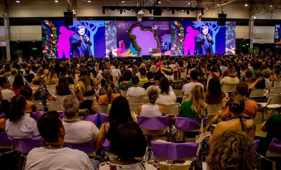 Calendário de novembro tem shows natalinos, festas religiosas e frango na telha