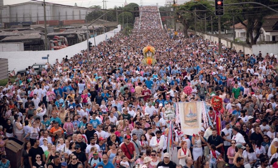 Calendário de novembro tem shows natalinos, festas religiosas e frango na telha
