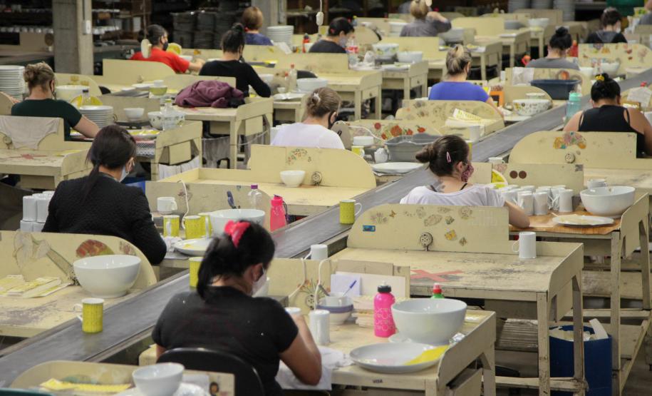 331 municípios paranaenses têm saldo positivo de geração de empregos em 2024