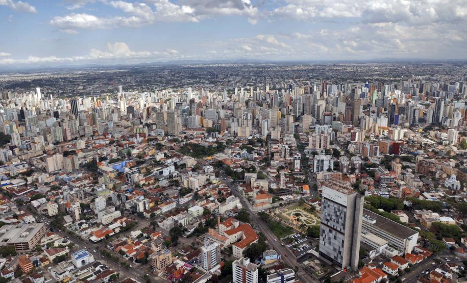 331 municípios paranaenses têm saldo positivo de geração de empregos em 2024