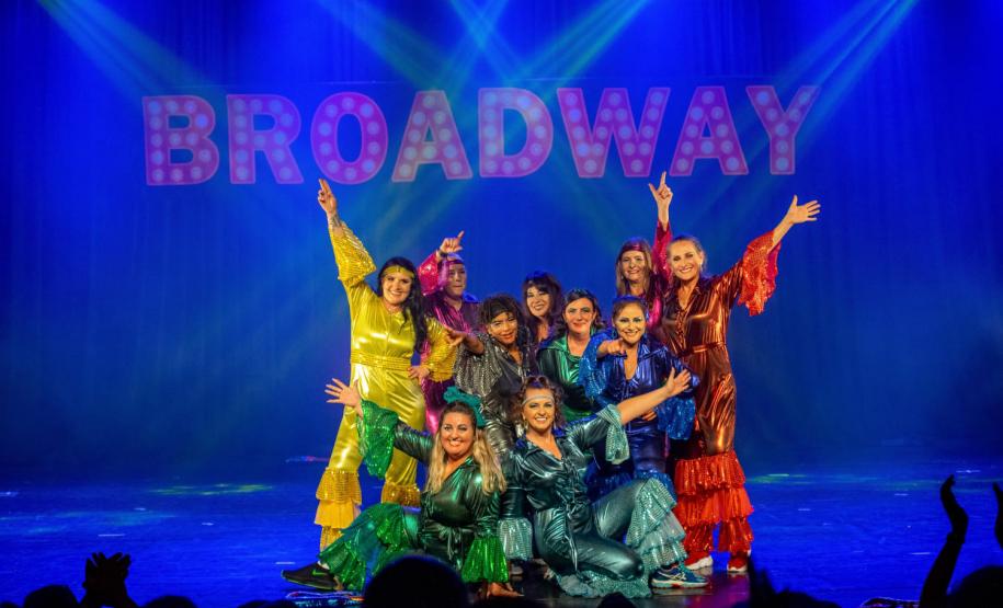 Nando Reis, sertanejos, peças teatrais e novas exposições no MON: confira a agenda cultural