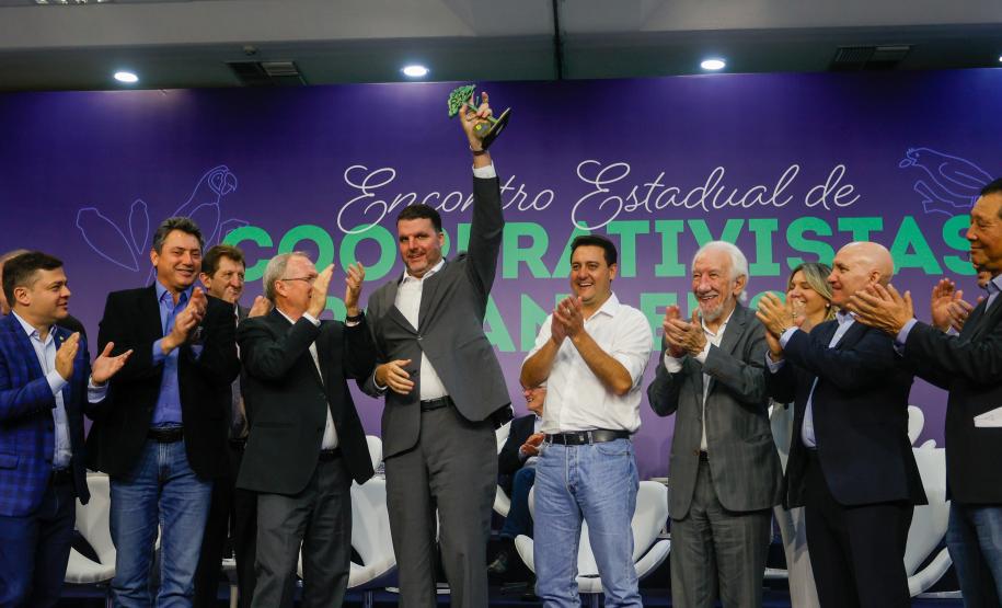 Governador Carlos Massa Ratinho participa da abertura do Encontro das Cooperativas Paranaenses.